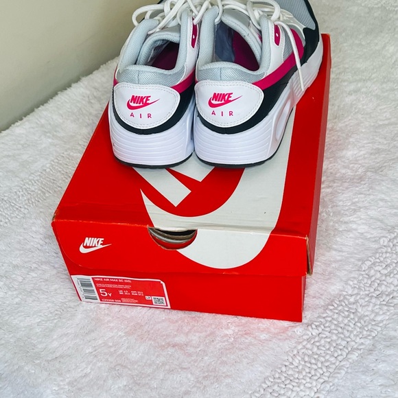 Nike Air Max SC (GS) | White / Gray / Black / Pink | Size 5Y - Picture 4 of 5